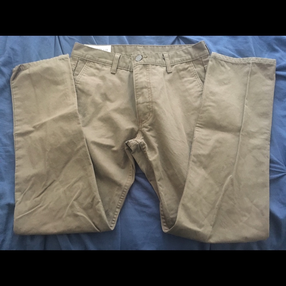 Like New Levi’s Khaki Chinos